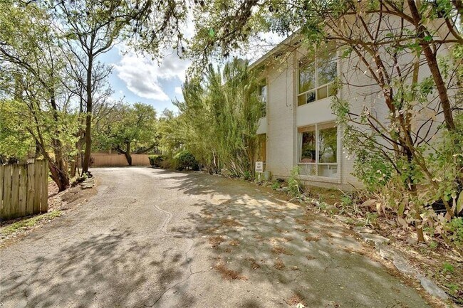 Building Photo - 5320 Balcones Dr