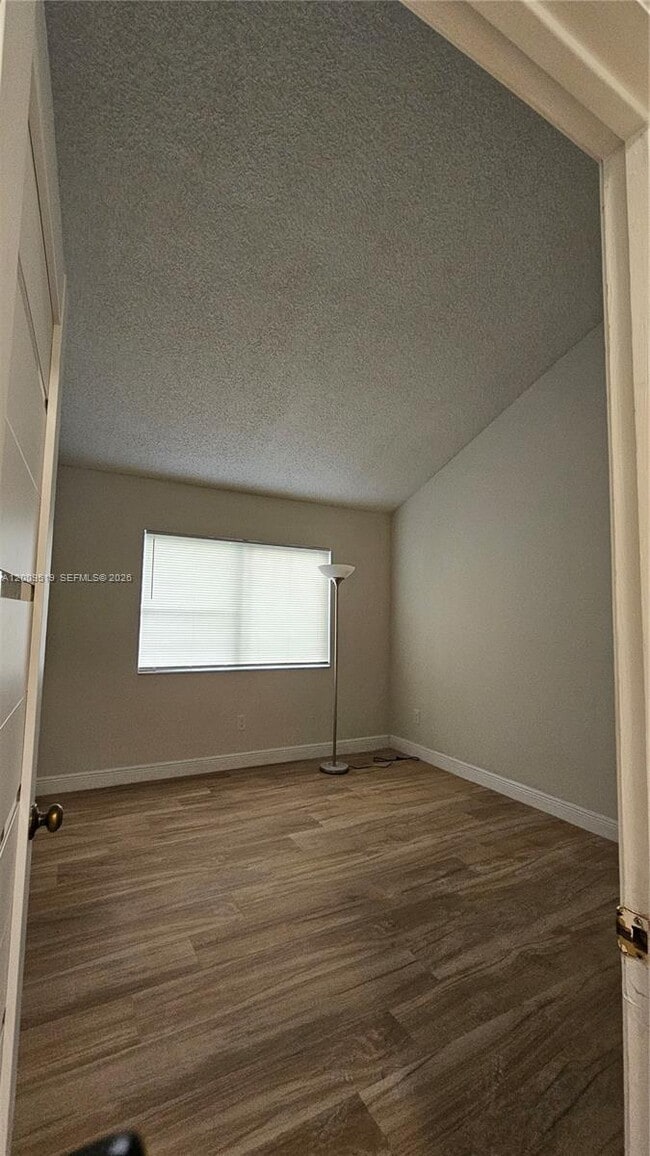 Building Photo - 1953 Players Pl