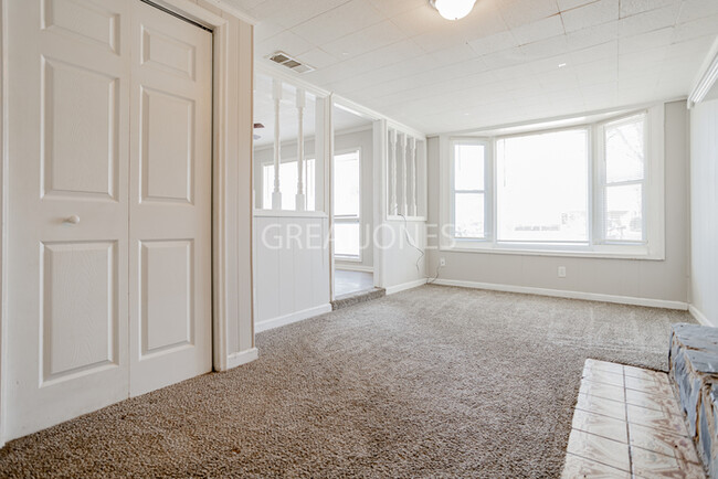 Building Photo - Charming 3 Bedroom in Columbus!