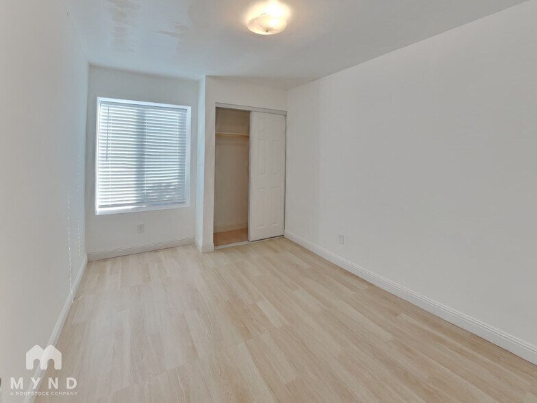 Building Photo - 370 S Pemberton Ave