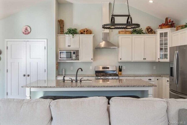 Building Photo - 861 Lattintown Rd