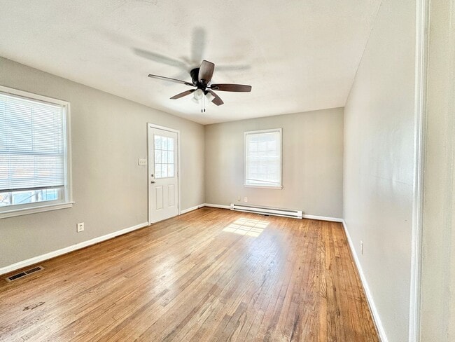 Building Photo - 1006 East Side Dr