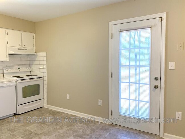 Building Photo - 728 Welton Ave SW
