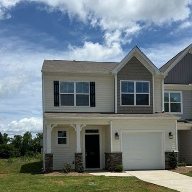 Building Photo - 211 Arbor Trl
