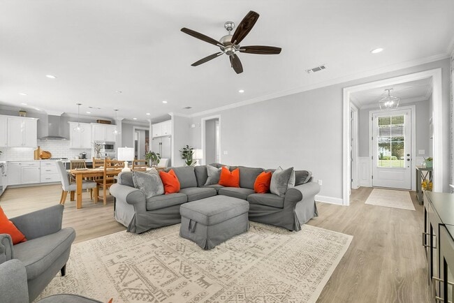 Building Photo - 526 Meadow Lake Dr