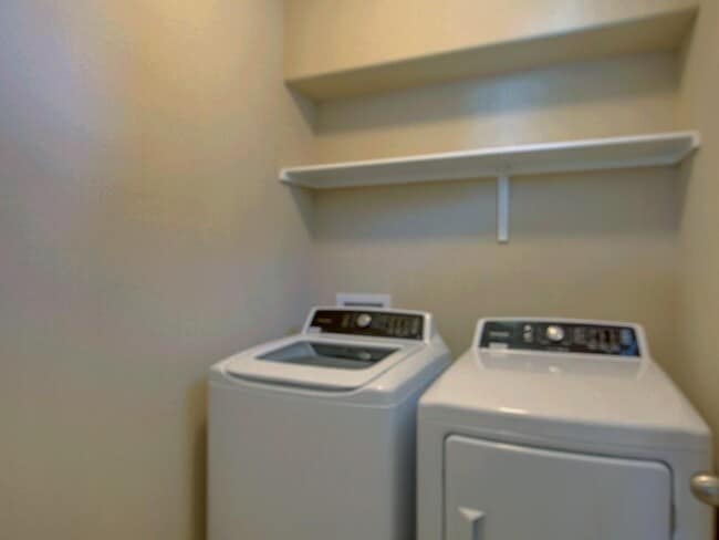 Building Photo - 421 Epiphany Ln