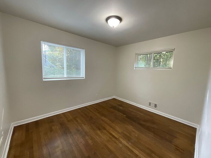 Building Photo - 3011 Horse Shoe Dr