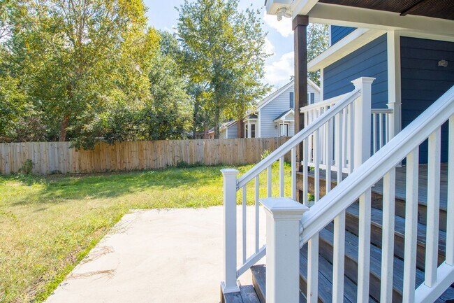 Building Photo - Charming 3-Bed, 3.5-Bath Home Near Augusta...