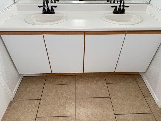 Building Photo - 1162 W 2nd Ave