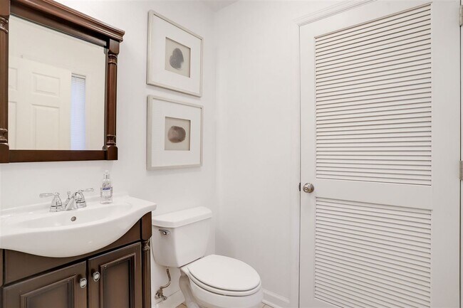 Building Photo - 25 Hackensack Plank Rd