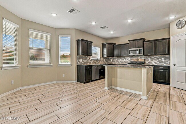 Building Photo - 14525 Juan Diego Dr
