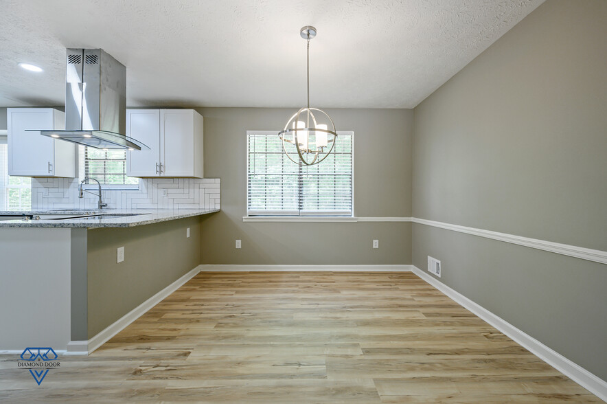 Building Photo - 4400 Chartley Ln