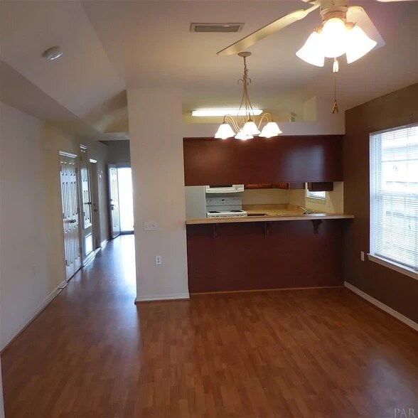 Building Photo - 1487 Dunhurst Dr
