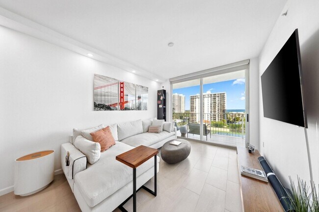 Building Photo - 3020 NE 32nd Ave