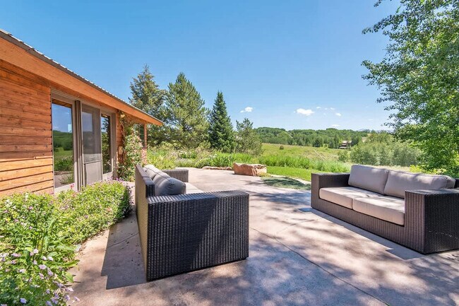 Building Photo - 10570 Rammell Mountain Rd