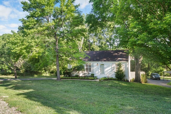 Building Photo - 702 Canebrake Dr