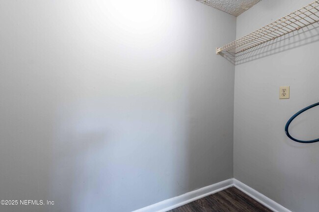 Building Photo - 890 Hibiscus St