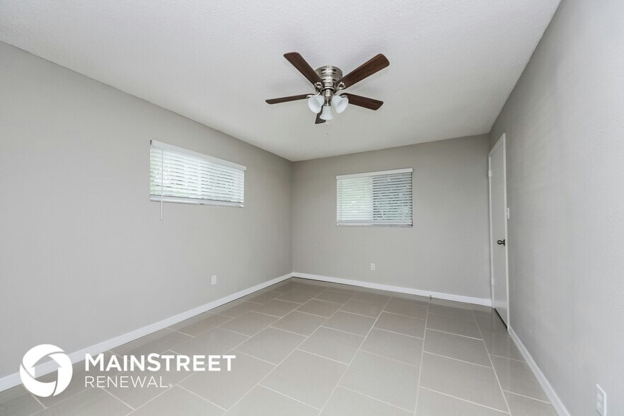 Building Photo - 7236 Plantain Dr