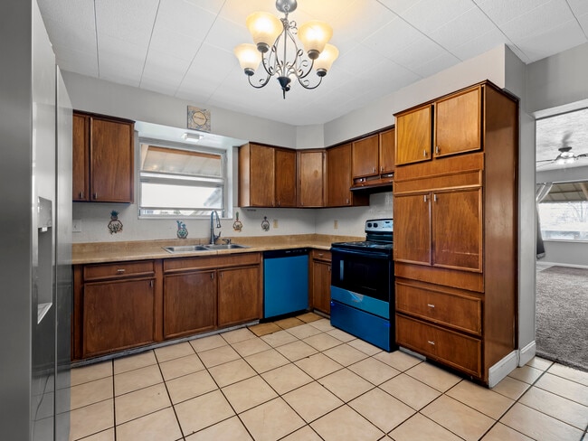 Building Photo - 106 N Mountain Rd