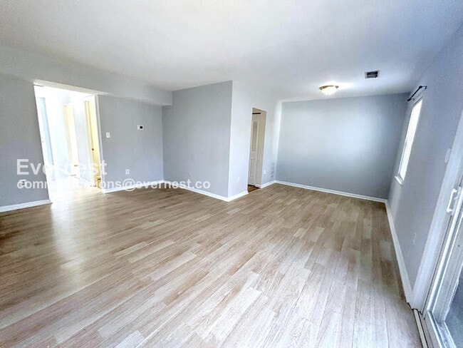 Building Photo - 1246 Thomas Jefferson Pl