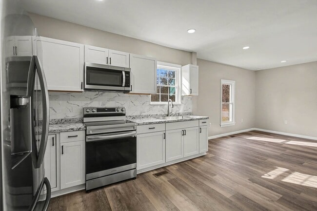 Building Photo - 1144 Front St