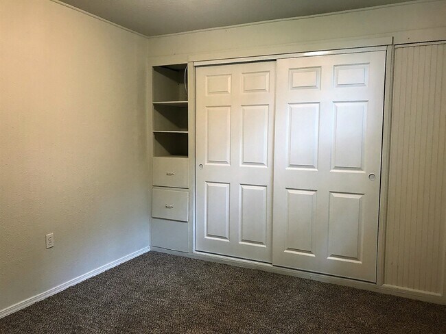 Building Photo - Charleston District- 1 bed 1 bath with W/D...