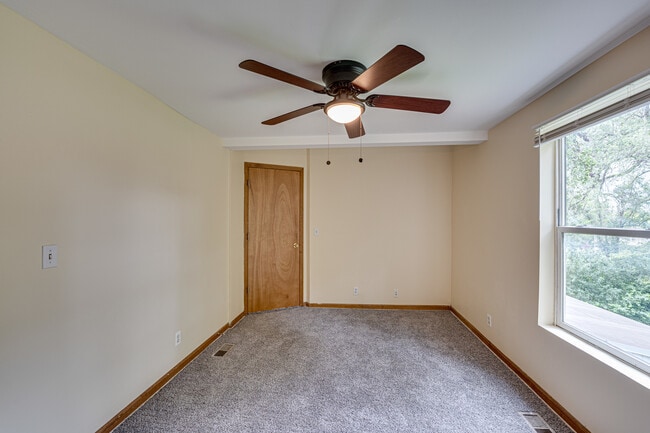 Building Photo - 407 Linden Ave