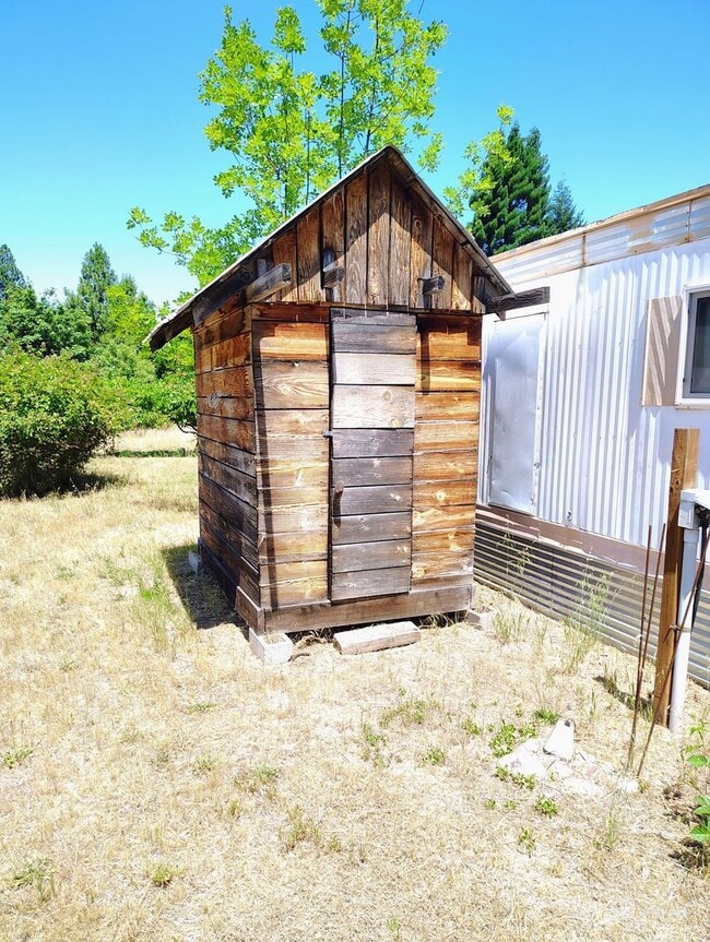 Building Photo - Quiet 2bedroom 1 bath mobile in Country
