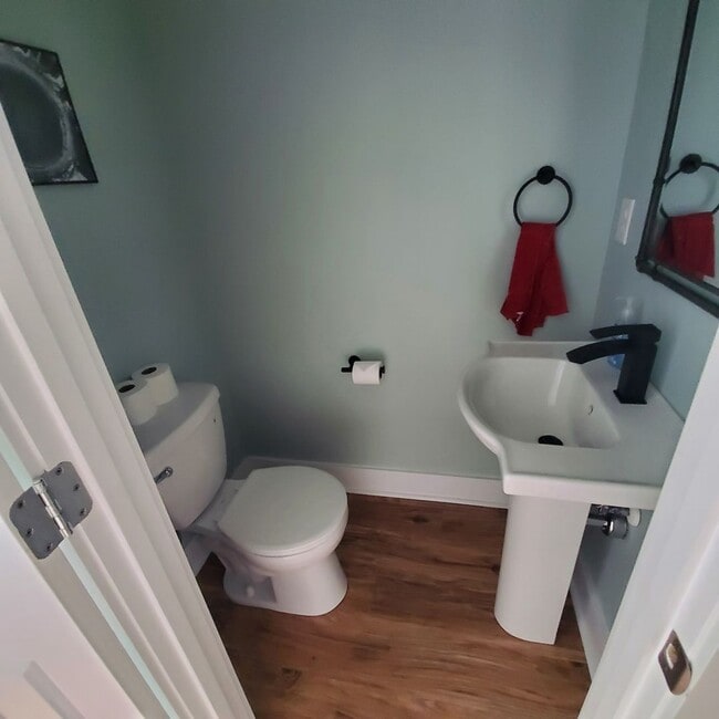 Building Photo - 2 Bedroom 1.5 Bath House in Park Circle No...
