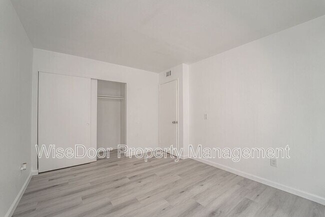 Building Photo - 1025 N Tippecanoe Ave