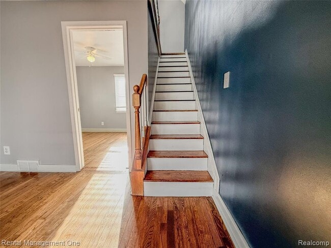 Building Photo - 49 Hovey St