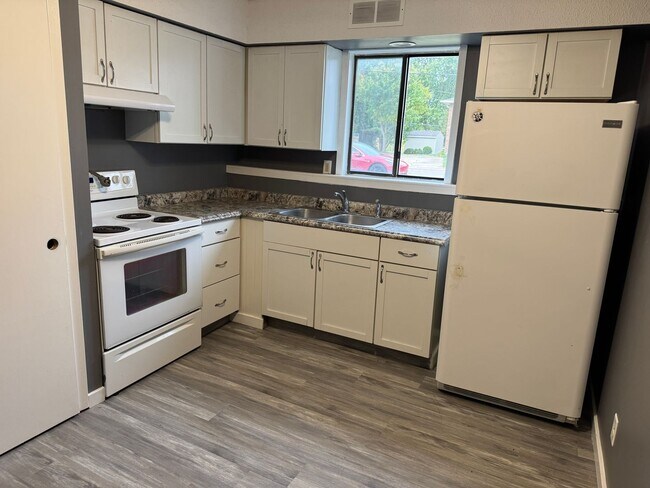 Building Photo - 317 N Bridge Ln