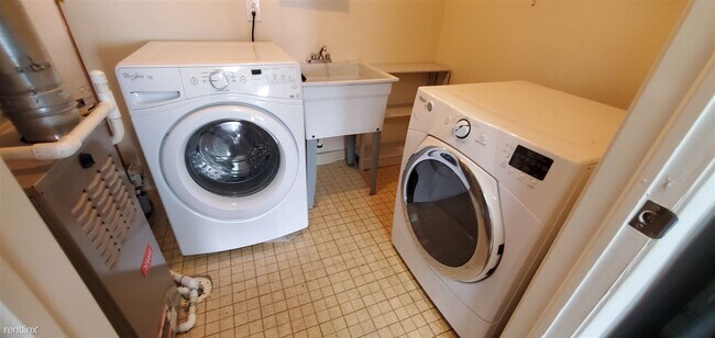 Building Photo - 2 br, 1 bath Condo - 50031 S Benny Ct