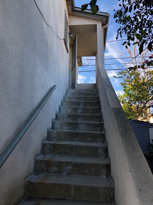 Building Photo - 2890 Grandview Ave