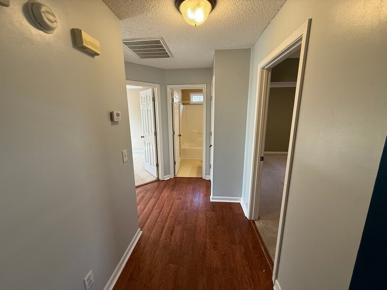 Building Photo - 100 Englewood Ct