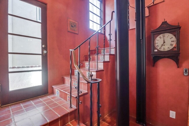 Building Photo - ROOM FOR RENT in beautiful Point Loma cust...