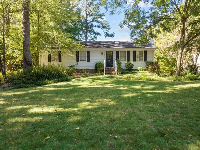 Building Photo - Gorgeous 3 Bedroom Ranch in North Raleigh, updated, pet friendly, fenced-in yard!