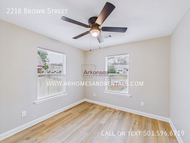 Building Photo - 2218 Brown St