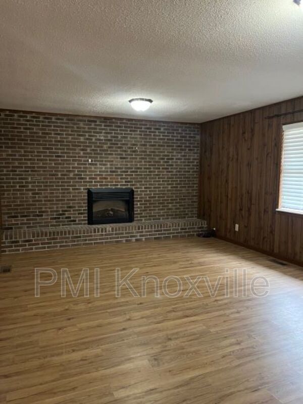 Building Photo - 1427 Moorgate Dr