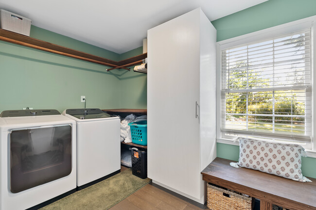 Laundry/mudroom - 1050 Pathfinder Rd