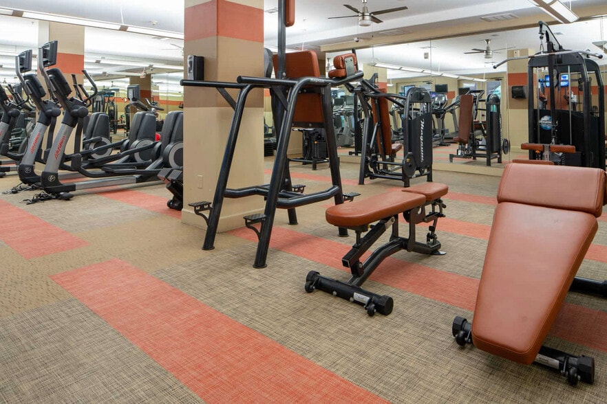 Building Photo - 7225 Crescent Prk W