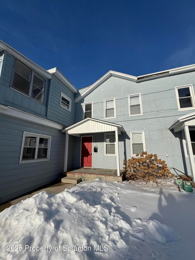 Building Photo - 513 Oak St