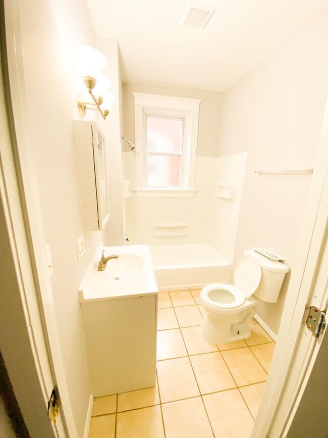 Building Photo - Spacious 3 Bed 2 Bath Home!!