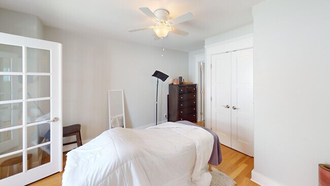 Building Photo - Spacious 4 Bed and 3 Bath Home in Coronado...