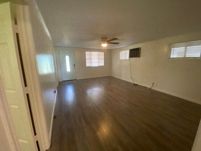 Building Photo - Large Brick Home with 2 Living spaces!