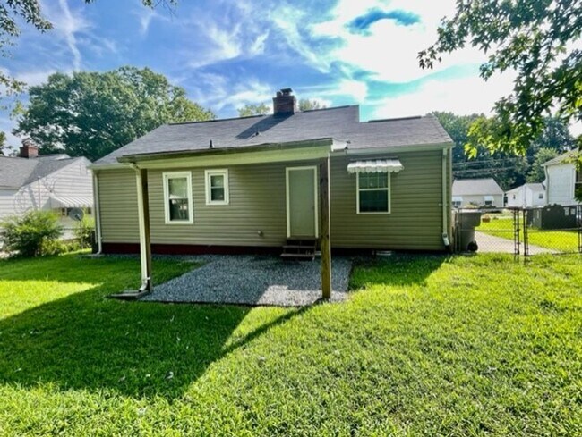 Building Photo - Charming 2 Bedroom Home Near Uptown Charlotte – Available May 15th