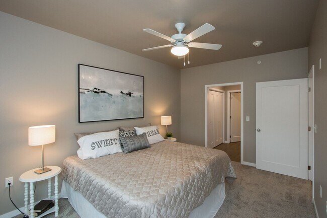 Building Photo - Spacious 1-bedroom, 1.5 bath, 1st floor, w...