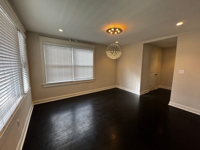 Building Photo - NEWLY RENOVATED EXPANSIVE 5BD 4BA BRIGHTWOOD HOME