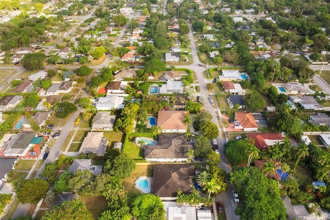 Building Photo - 6845 SW 52nd St