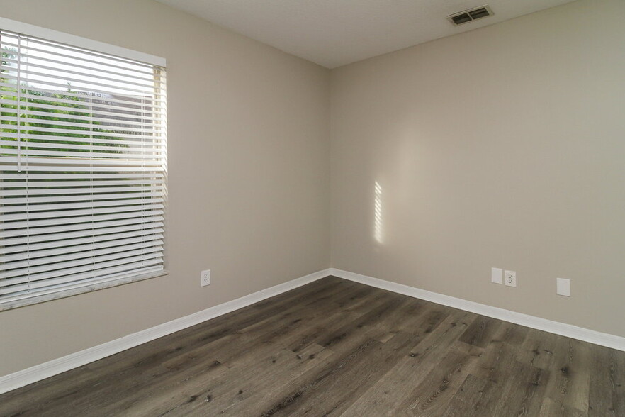Building Photo - 1525 Sunset View Cir